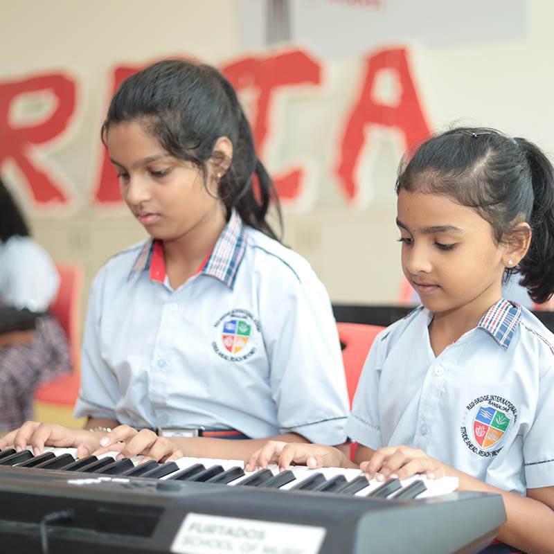 Music chamber - voices and instruments together